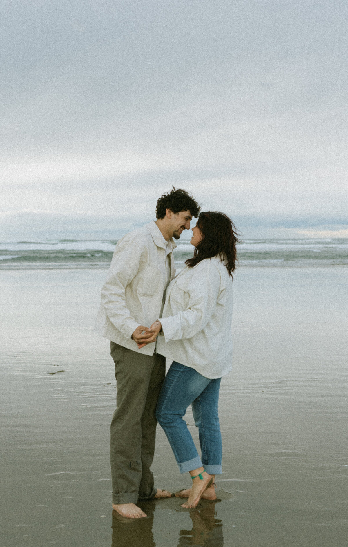 cannon beach - oregon documentary storytelling - couples sunset photos-15