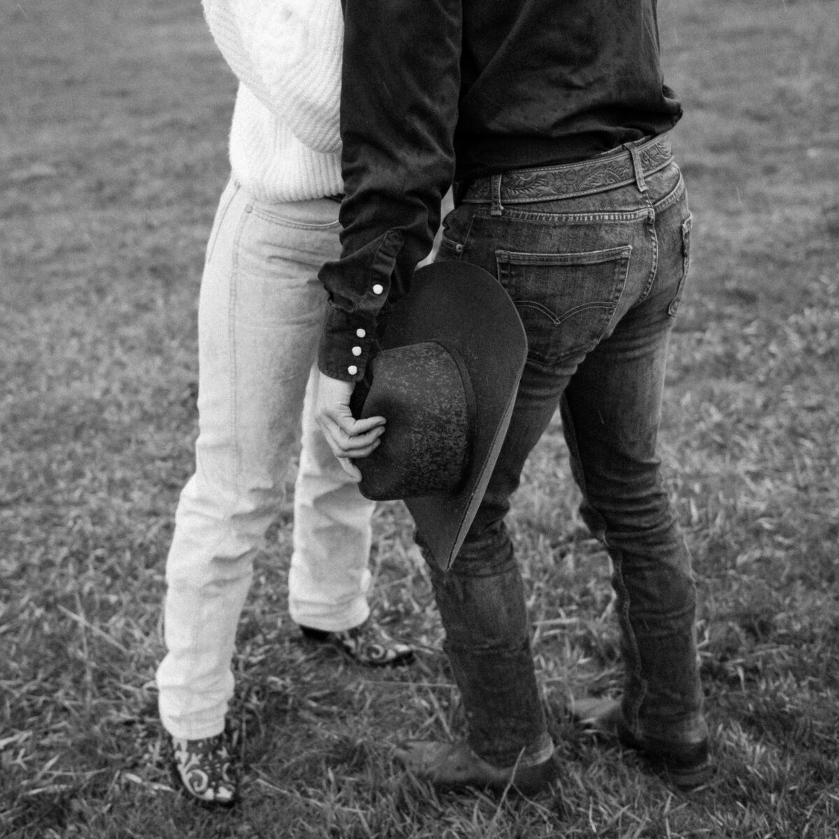 presley-gray-photo-montana-western-style-engagement-3901