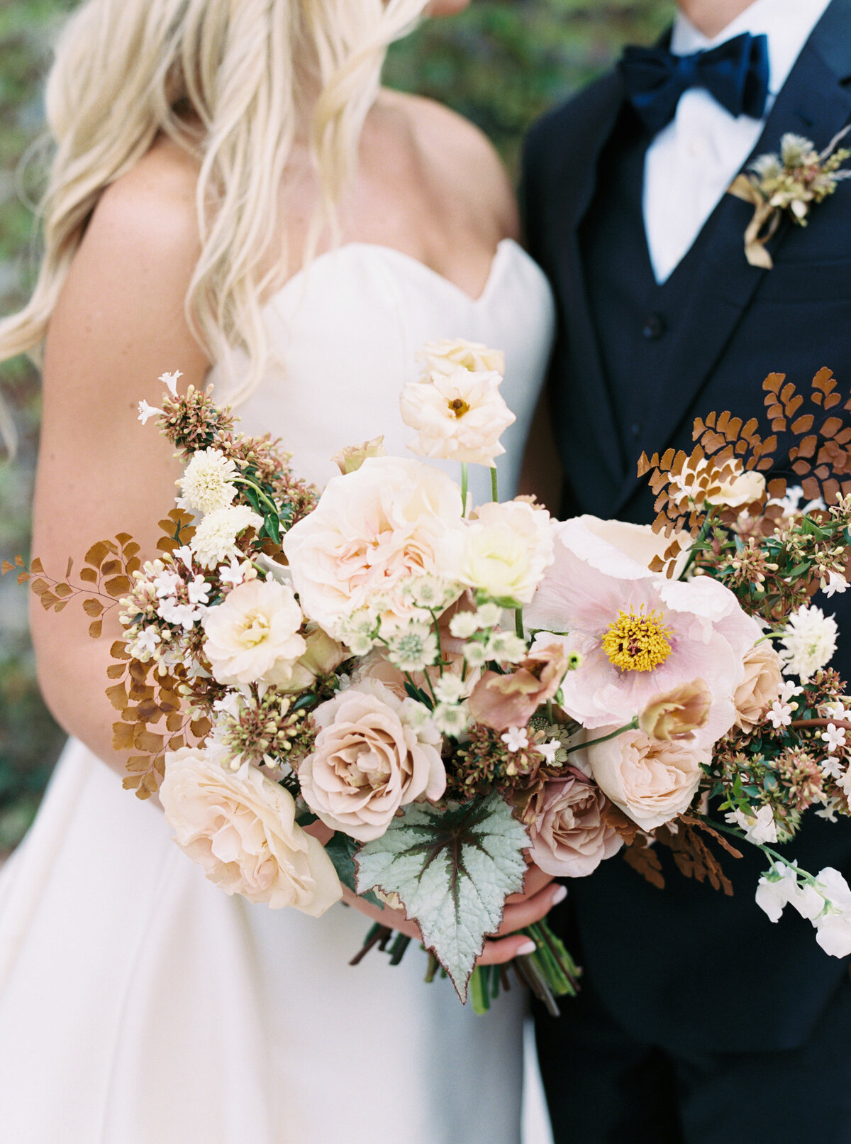 max-owens-design-elegant-autumnal-wedding-04-bridal-bouquet