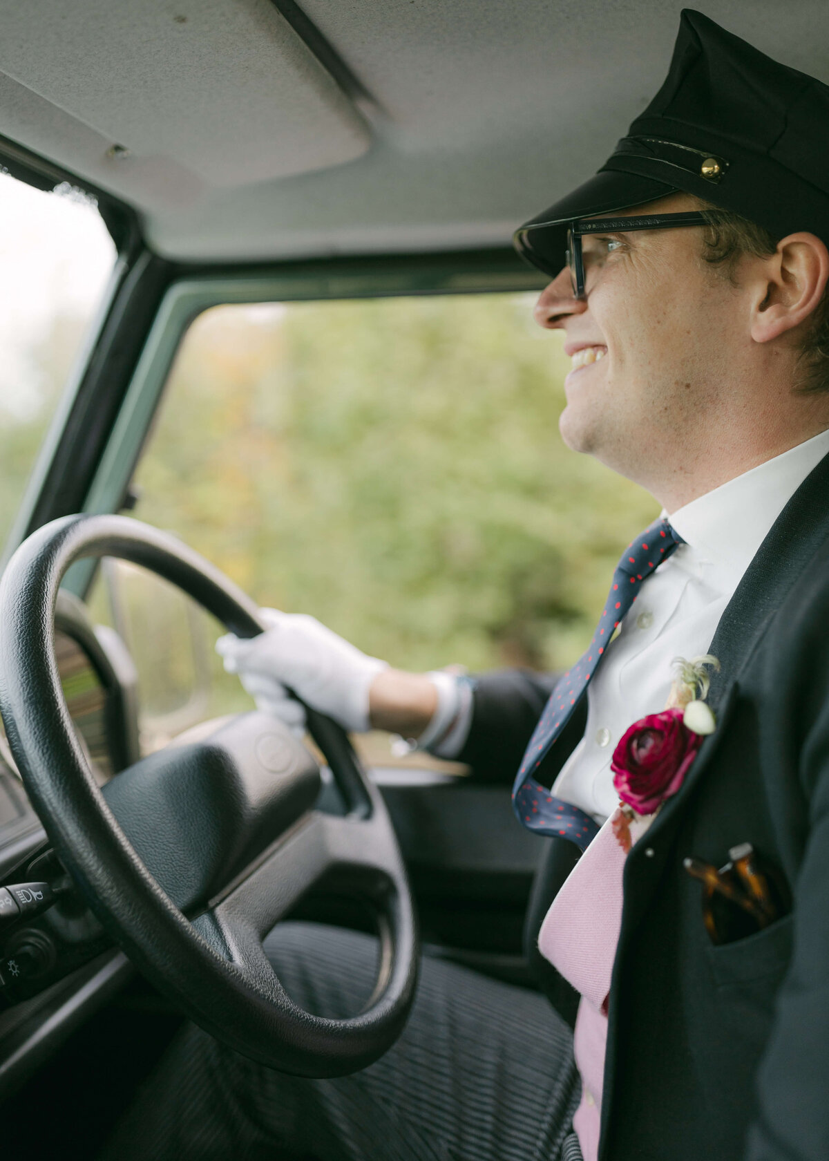 chloe-lowe-wedding-euridge-manor-cotswolds-defender-driver