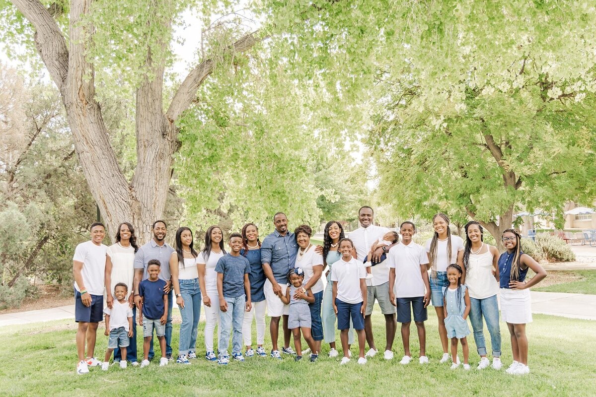 Extended family smiling for Erin Thompson Photography