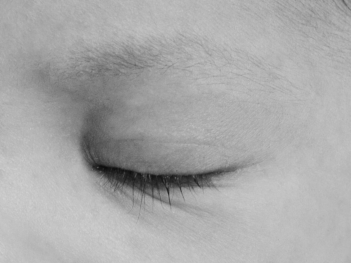 newborn-baby-eyes-closed