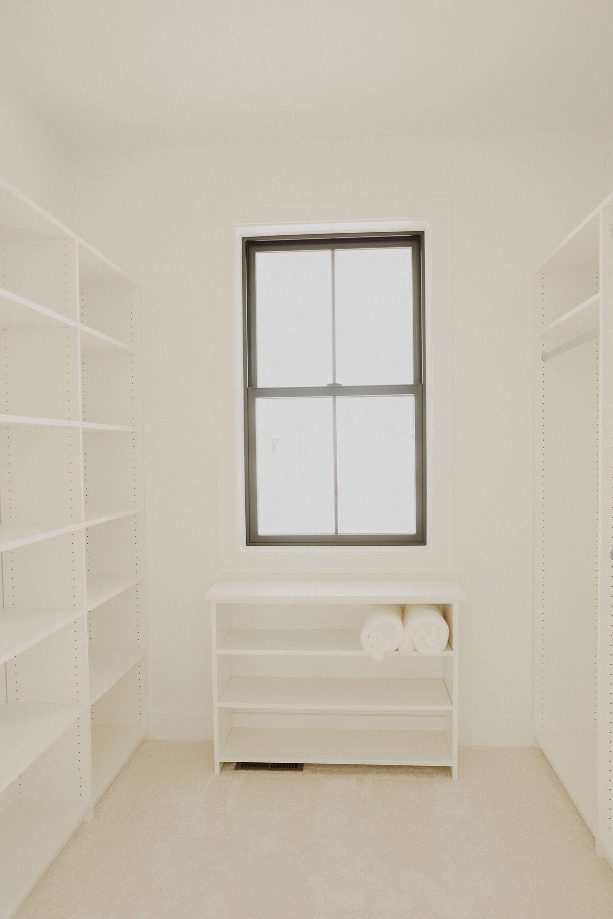 2802-Closets-Grimes-Central-Iowa-Custom-Home-JRL-Builders-3F1A0183