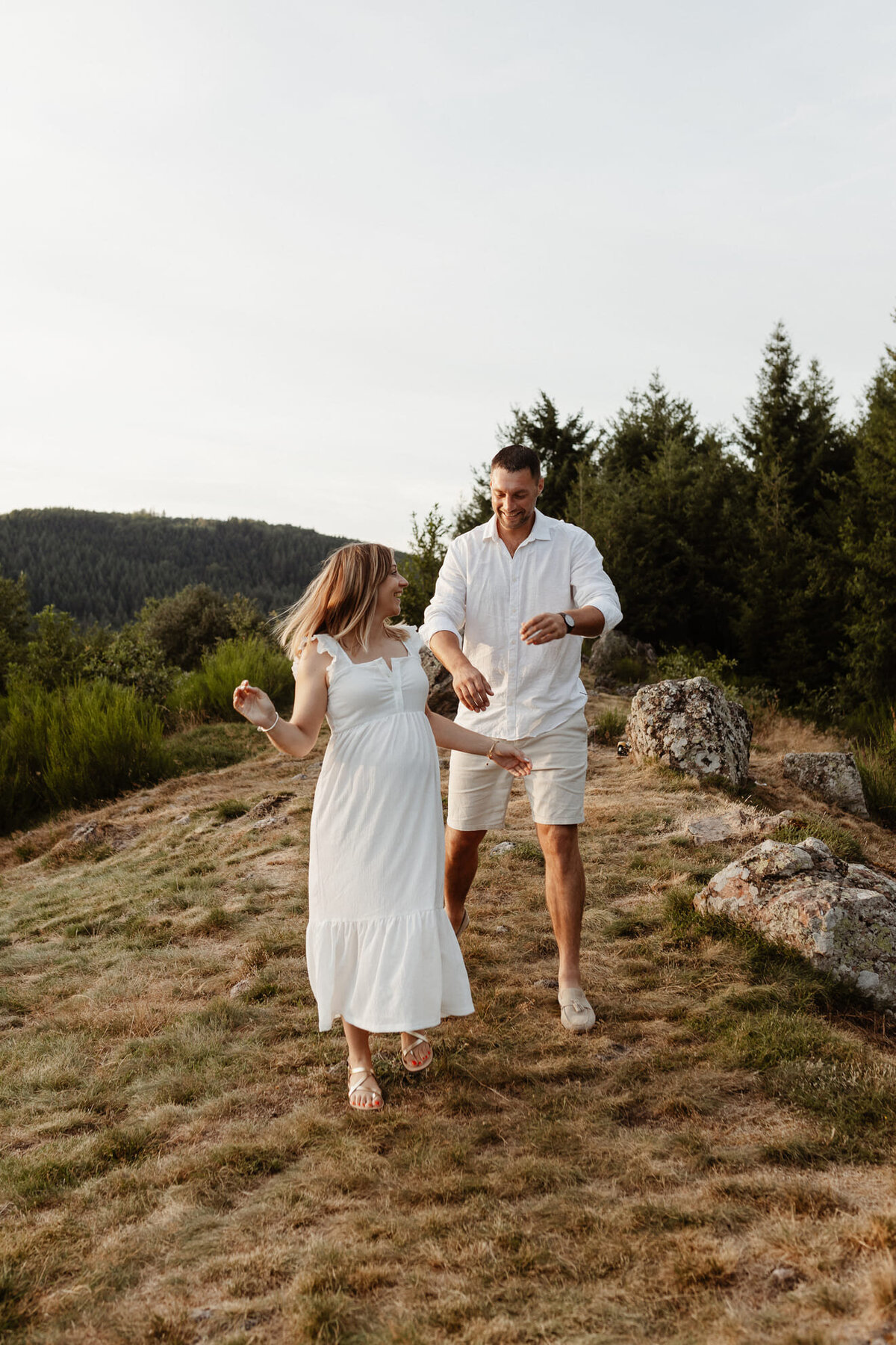 shooting-grossesse-golden-hour-en-nature2