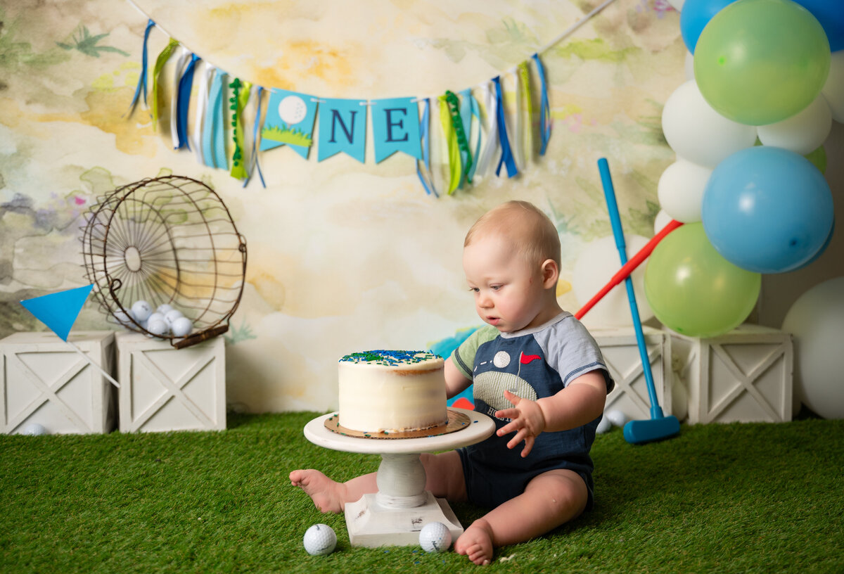 one year golf cake smash