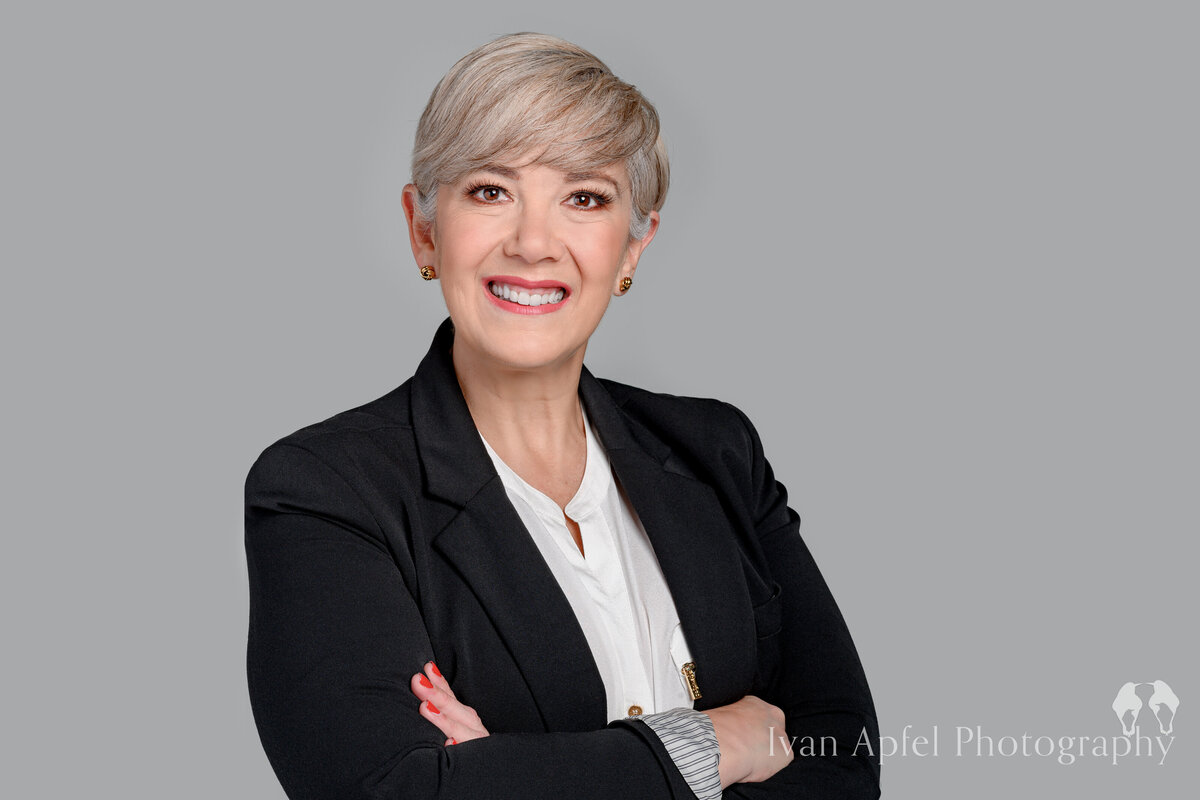 Broward-Ft-Lauderdale-Headshot-Photographer-Media-Exec-Ivan-Apfel-Ximena_Cantuarias_TLMD-218