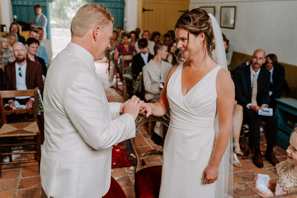 Trouwfotograaf in Zeeland. De leukste trouwlocaties in Zeeland vind je in deze blog. Door everatilroefotografie, trouwfotograaf in Middelburg,Zeeland