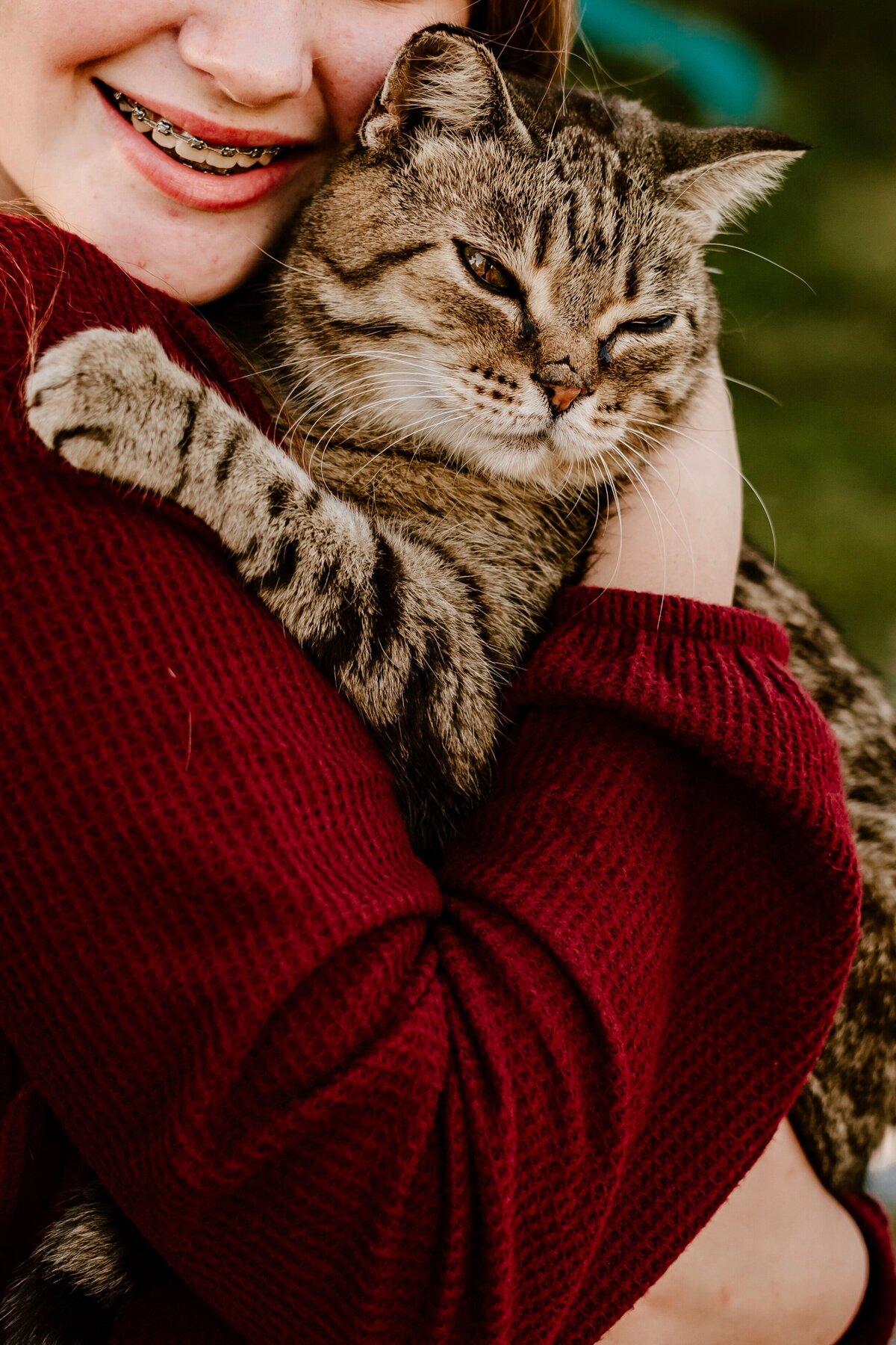 teen-girl-with-cat-portrait-iowa-storyteller-collective-photo-co