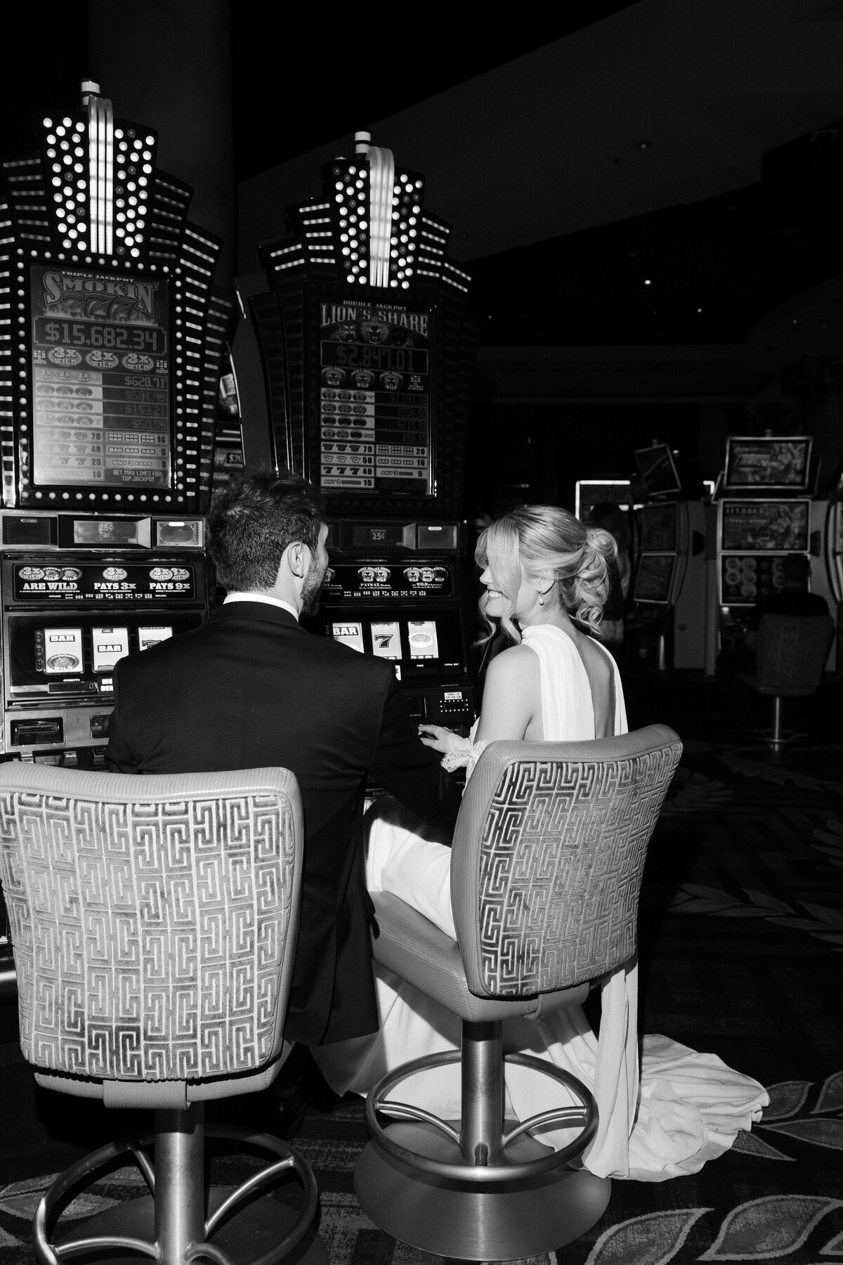 67_riskyexposure_maddie-noah_las-vegas-elopement-photography