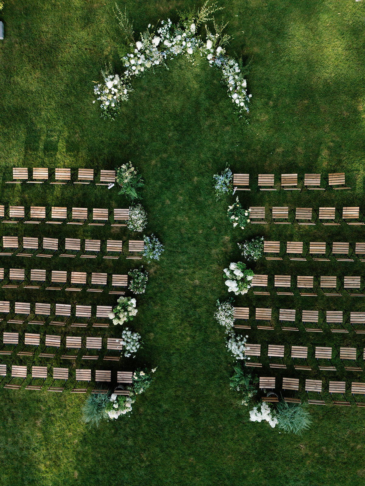 wedding-ceremony-floral-arch-at-glen-manor-house