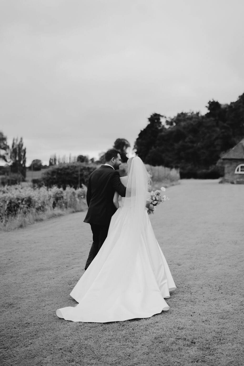 Issy-and-Bella-Floral-Design-Wedding-Florist-Herefordshire-Broadfield-Court-j&N70