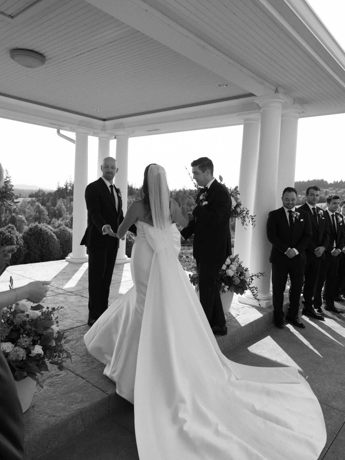 wedding-at-oswego-hills-vineyard-winery-portland-oregon-by-the-tenneys-photography-22