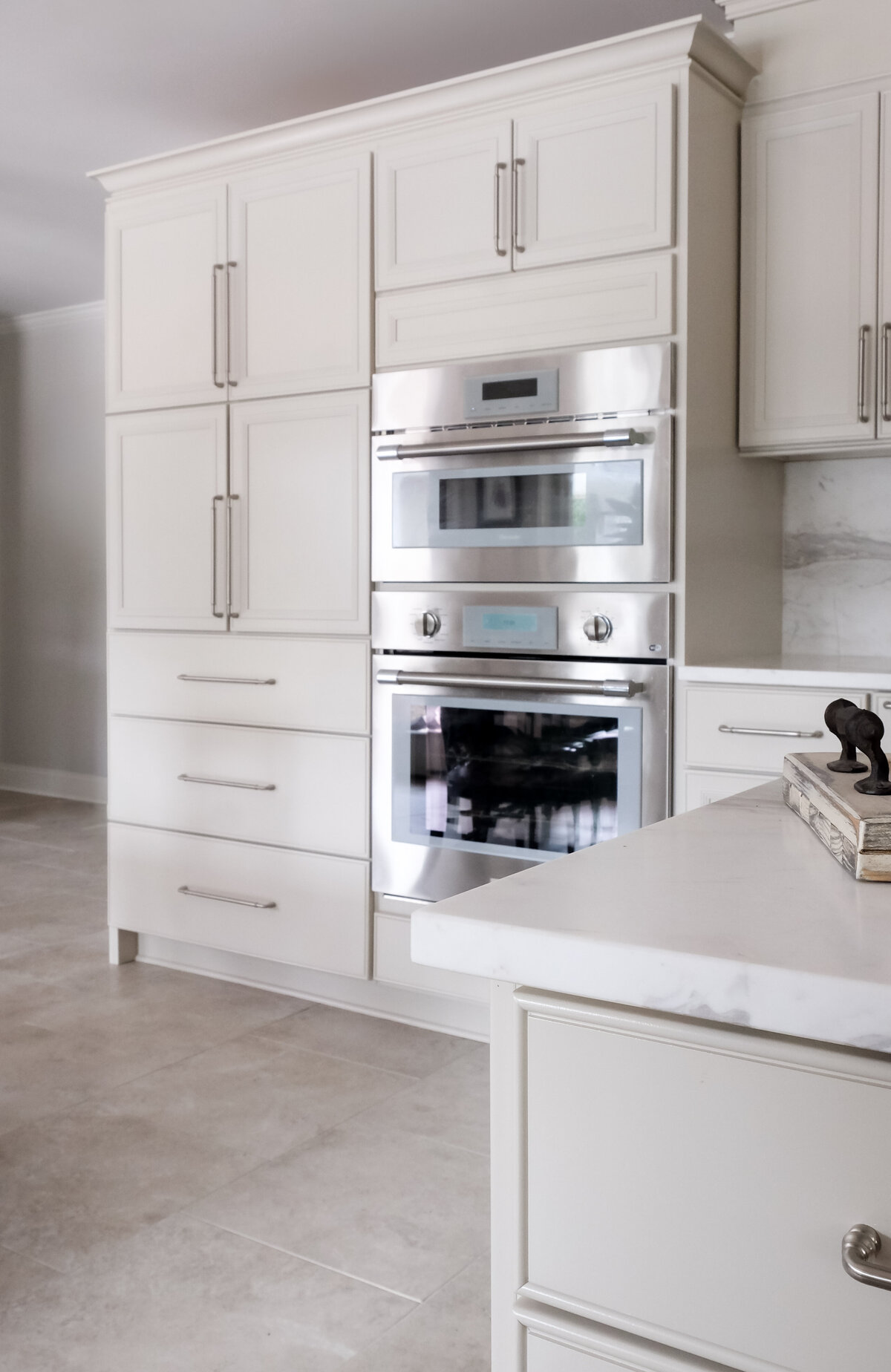 creamy-white-kitchen-reno-new-orleans-lrm-architecural-design-21