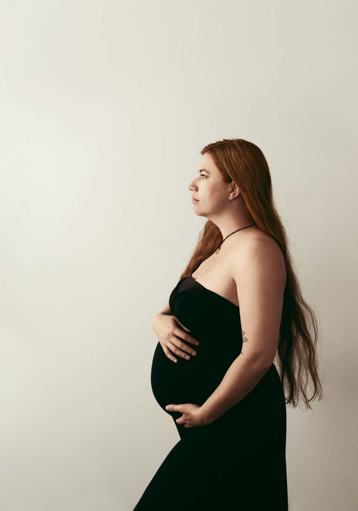maternity-shoot-with-redhead