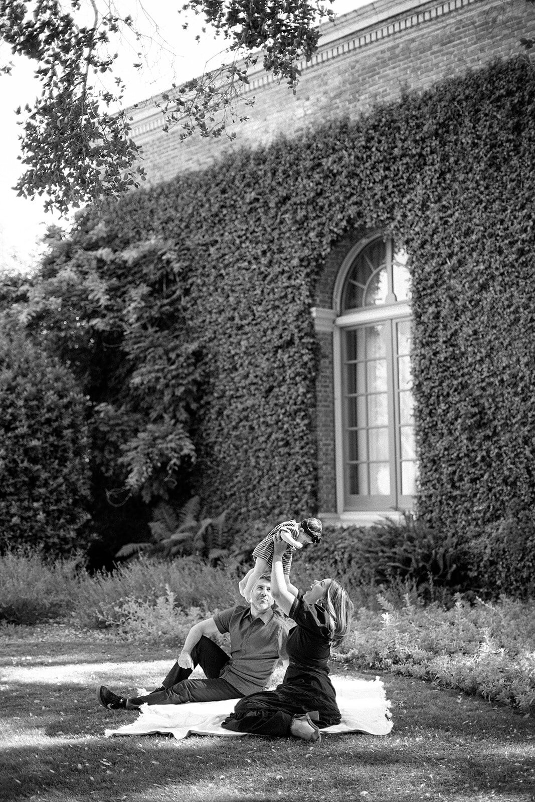 fahim_family_studio_fioli_gardens_june_2025__danipadgettphoto144422-Copy1_websize