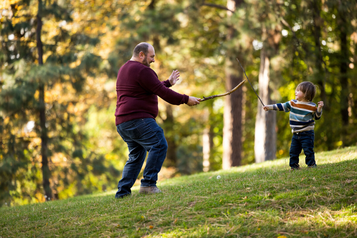 father-son-play-portrait-spokane-park