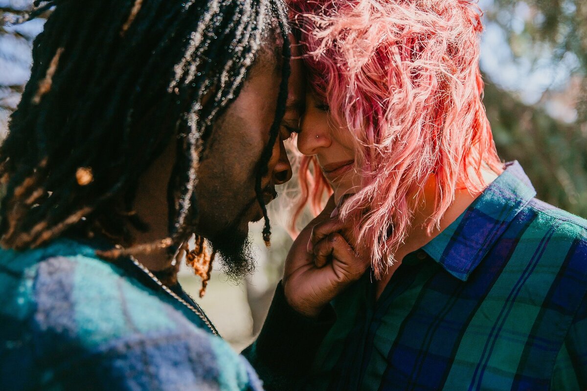 intimate-couples-session-waterwork-park-des-moines-iowa-storyteller-collective-photo-co