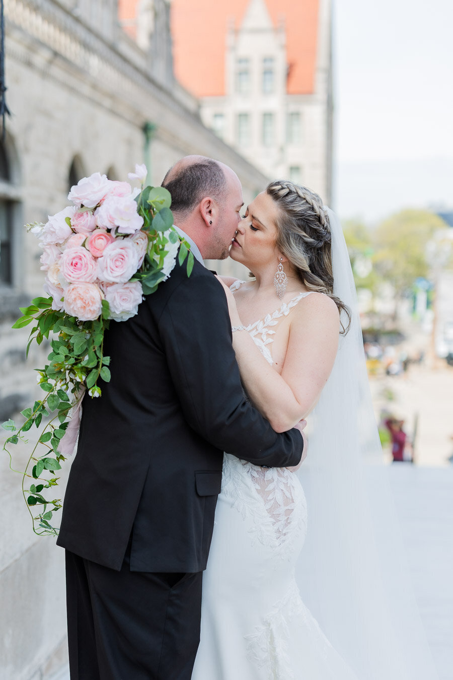 wedding-2nd-shooter-kissing-13497