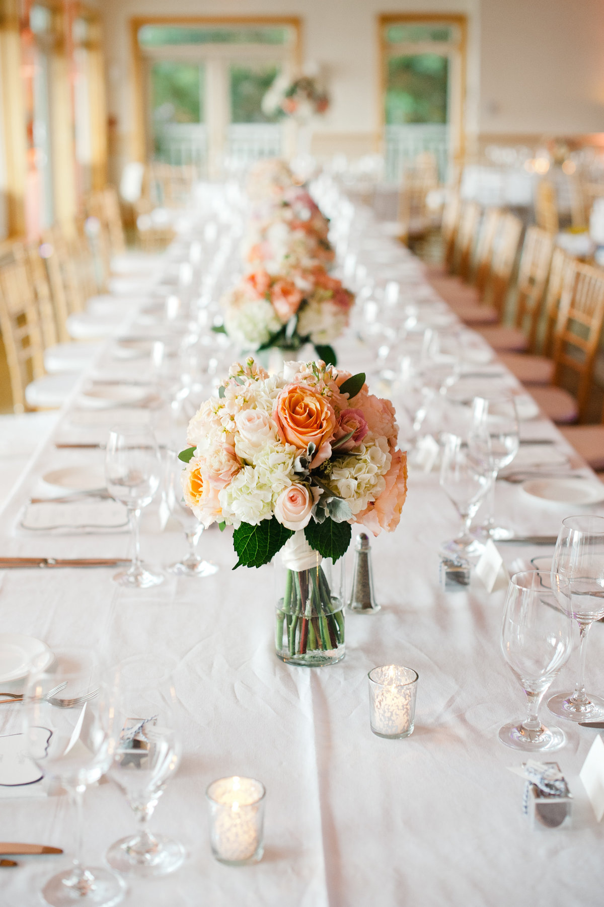 Table setting blush flowers
