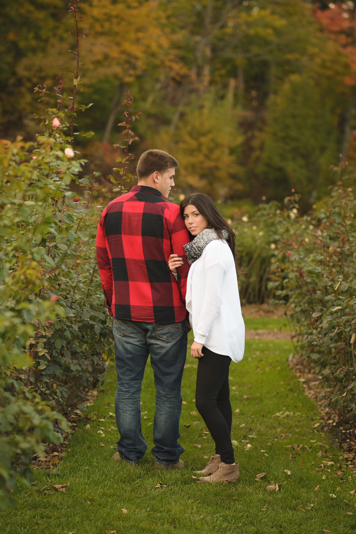 schenectady-central-park-rose-garden-couples-engagement-photography-lauren-kirkham-photography-1