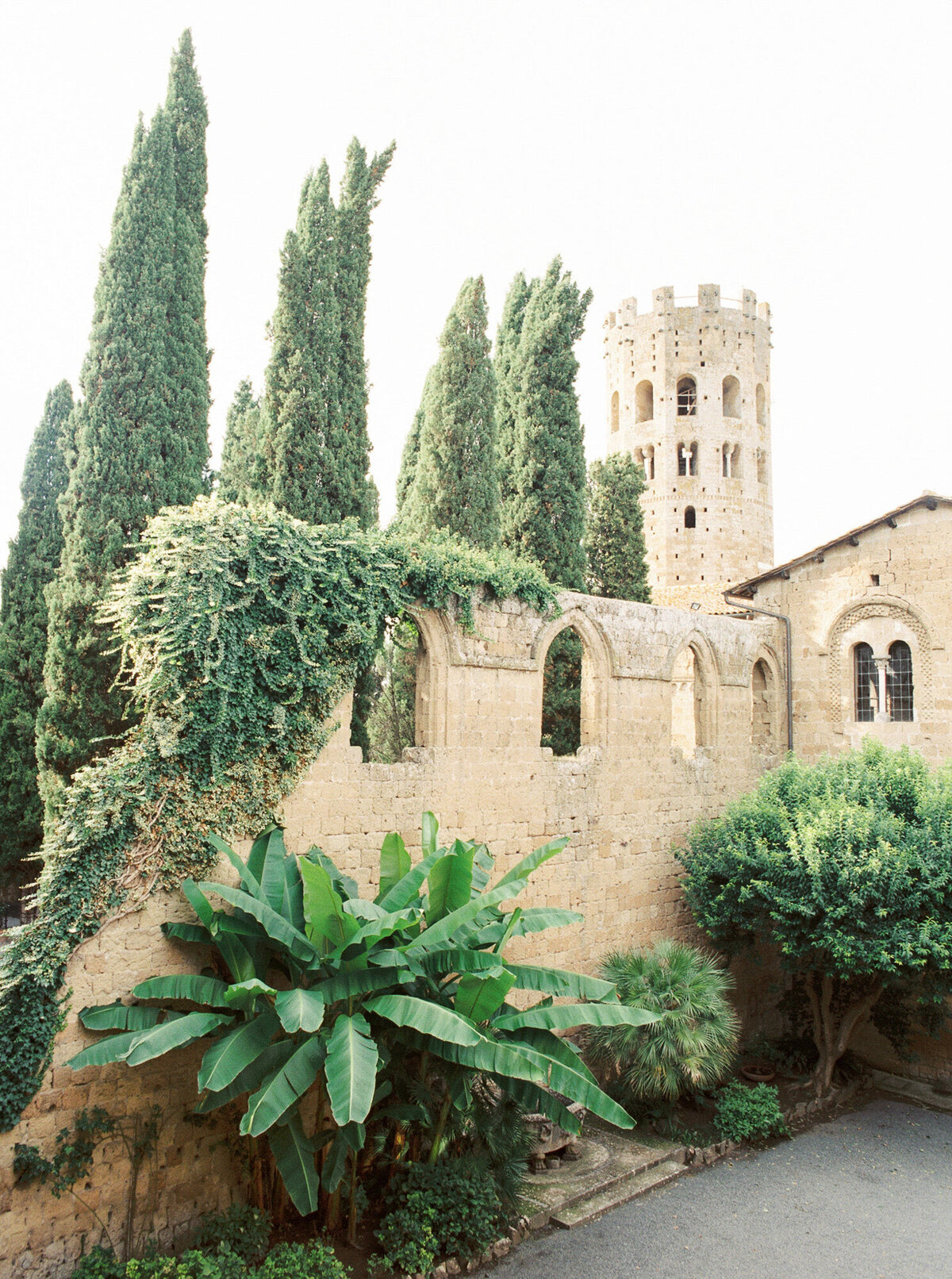 Maïlys Fortune Photography Husband Wife Wedding Weddings Photography France Switzerland Italy Timeless Dreamy Imagery Bilingual French English Destination Weddings Destination Wedding Provence French Riviera Paris Lake Como Tuscany24