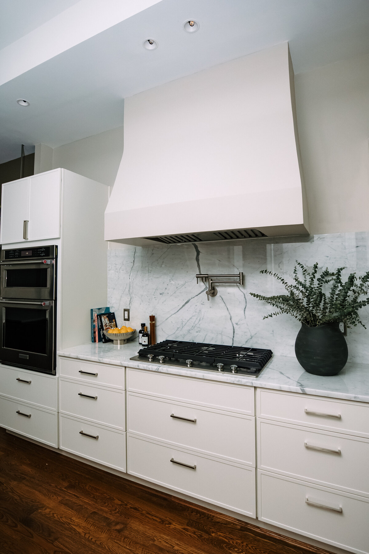 white-kitchen-range-hood