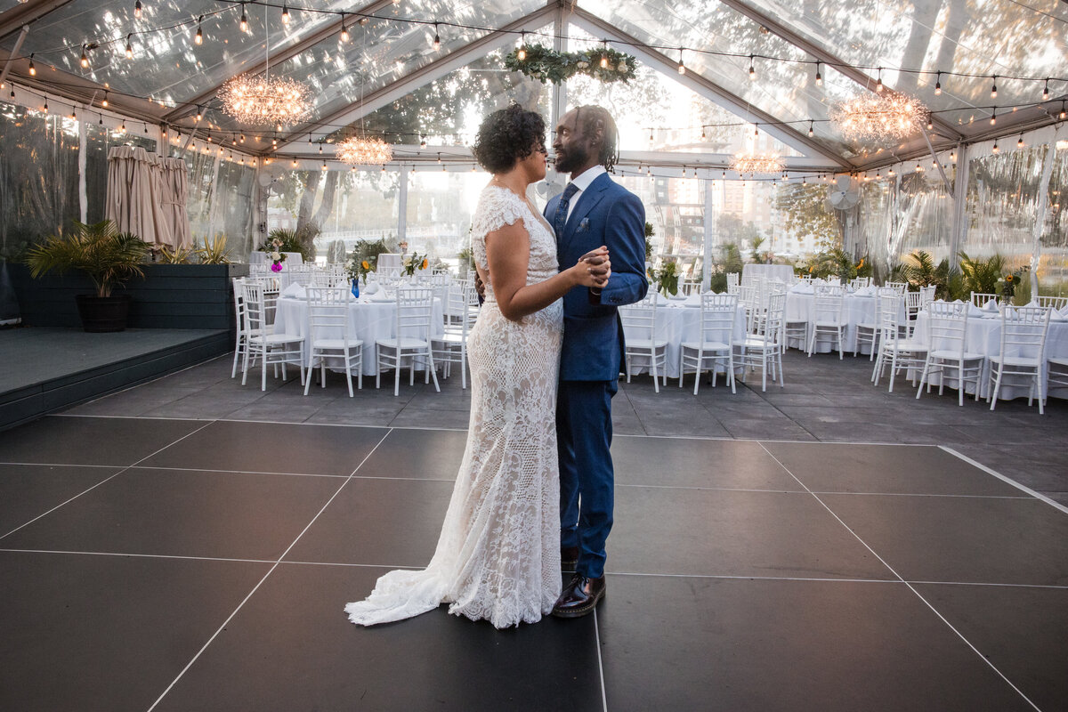 bride-and-groom- reception-reveal-Roosevelt-Island-The-Senctuary