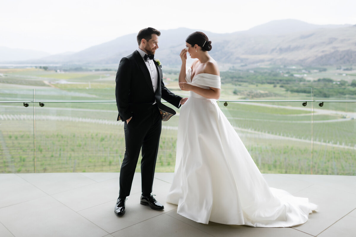 MeghanHemstra-Romantic-Hatley-Castle-Wedding-33