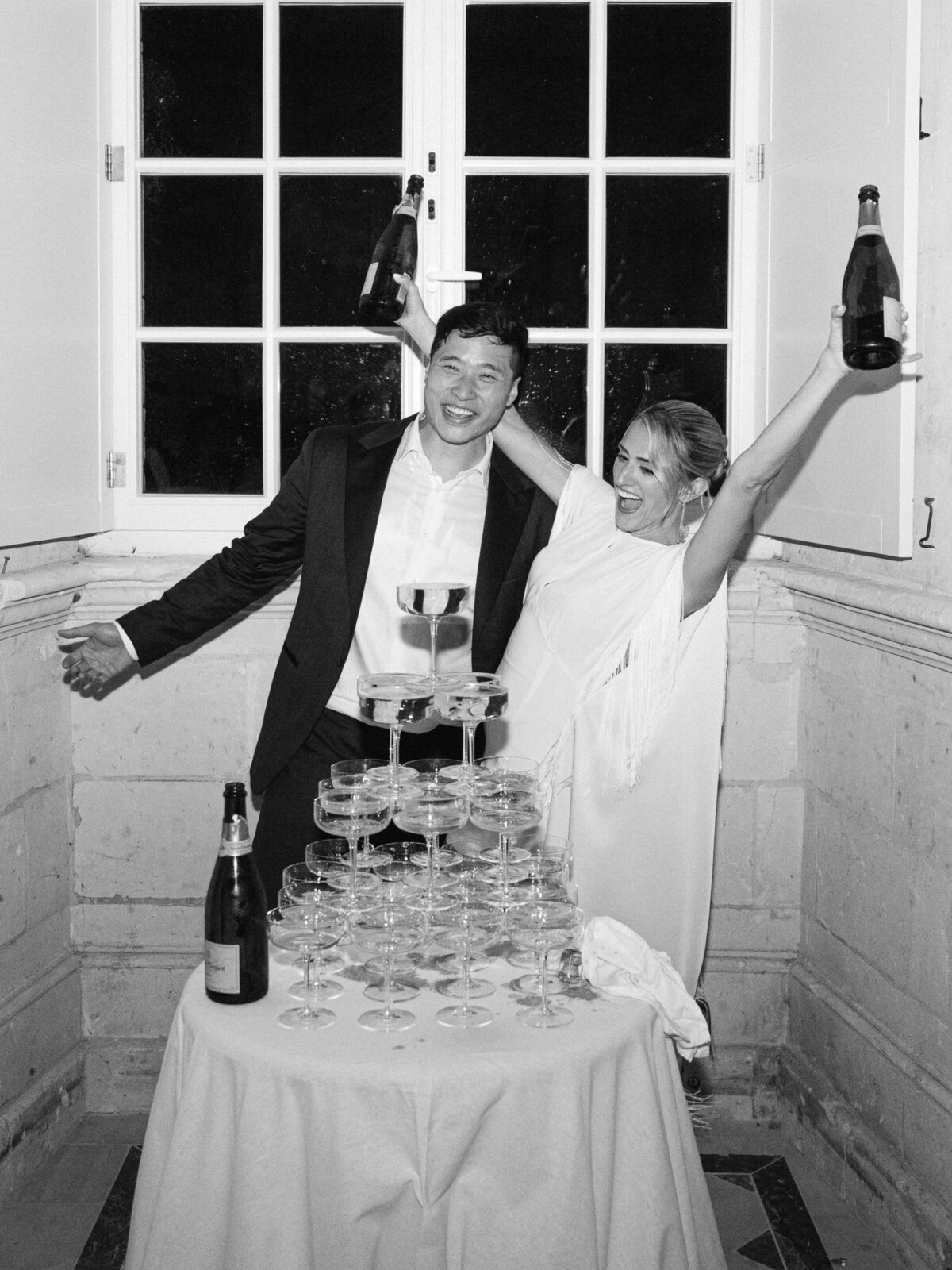 Alexandra-Vonk-wedding-Chateau-de-Jalesnes-champagnetower