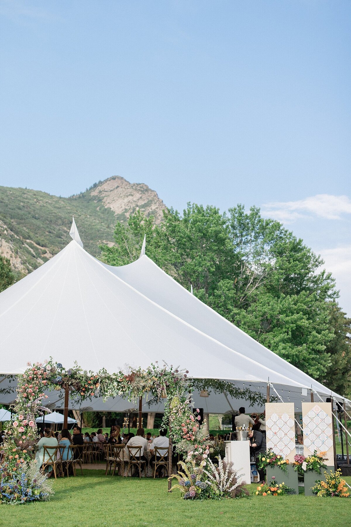 bright-la-caille-utah-wedding-photo_0236