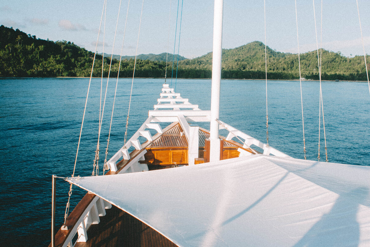 fenides luxury surf yacht indonesia 7