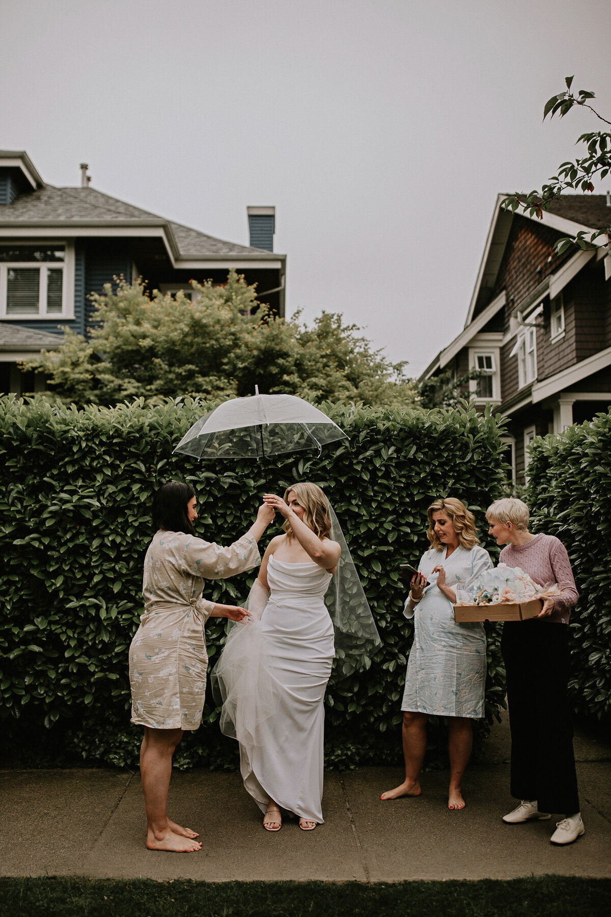 the-godards-Vancouver-wedding-photographer-getting-ready-9