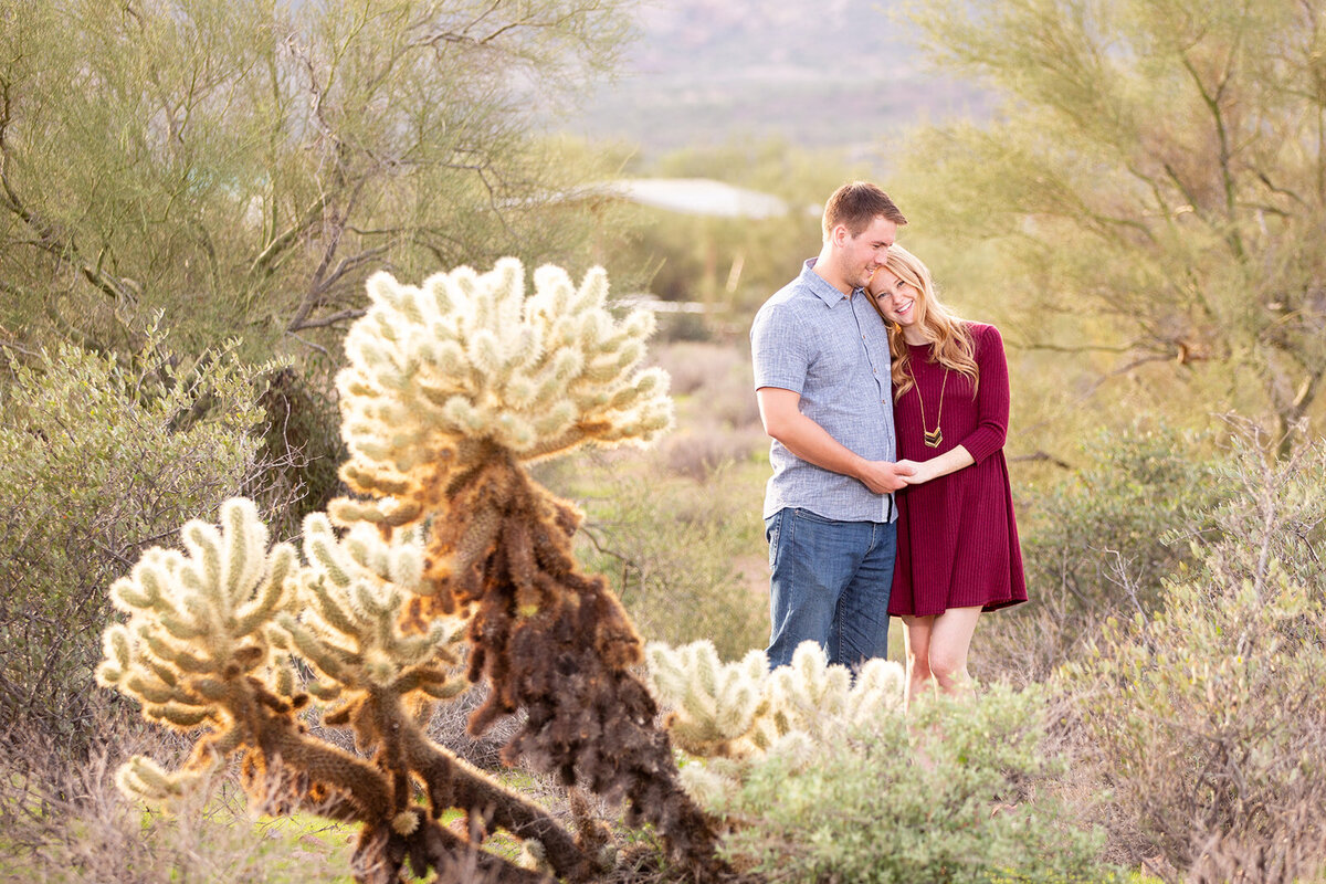 Phoenix's best wedding photographer offers couples beautiful and fun engagement session.
