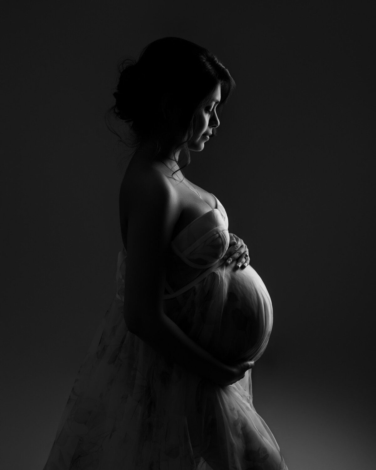 Dramatic black and white maternity silhouette by Cedar Park maternity photographer