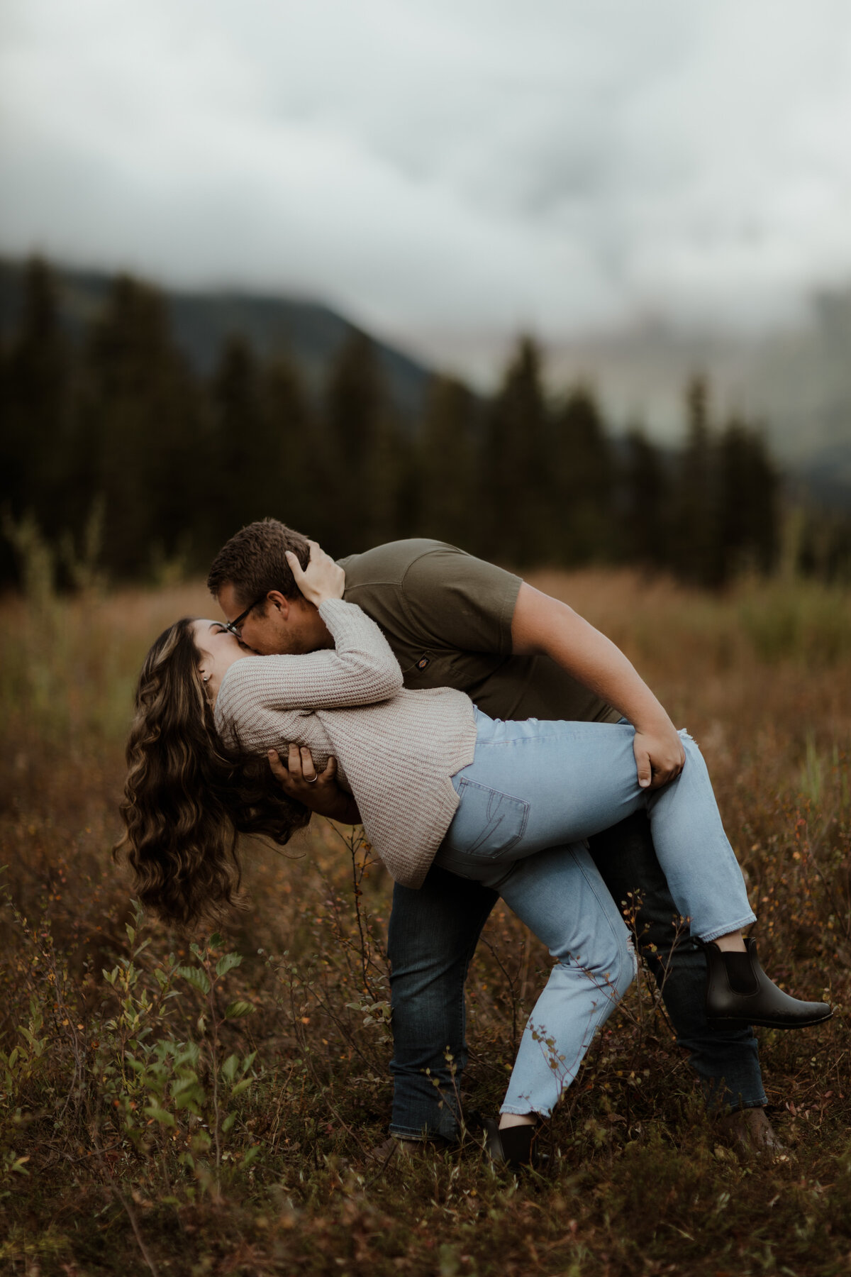 couple kissing in field