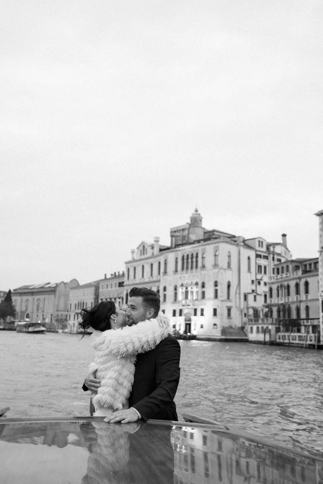 Flora_And_Grace_Editorial_Venice_Analog_Editorial_Wedding_Photographer (1 von 1)-149