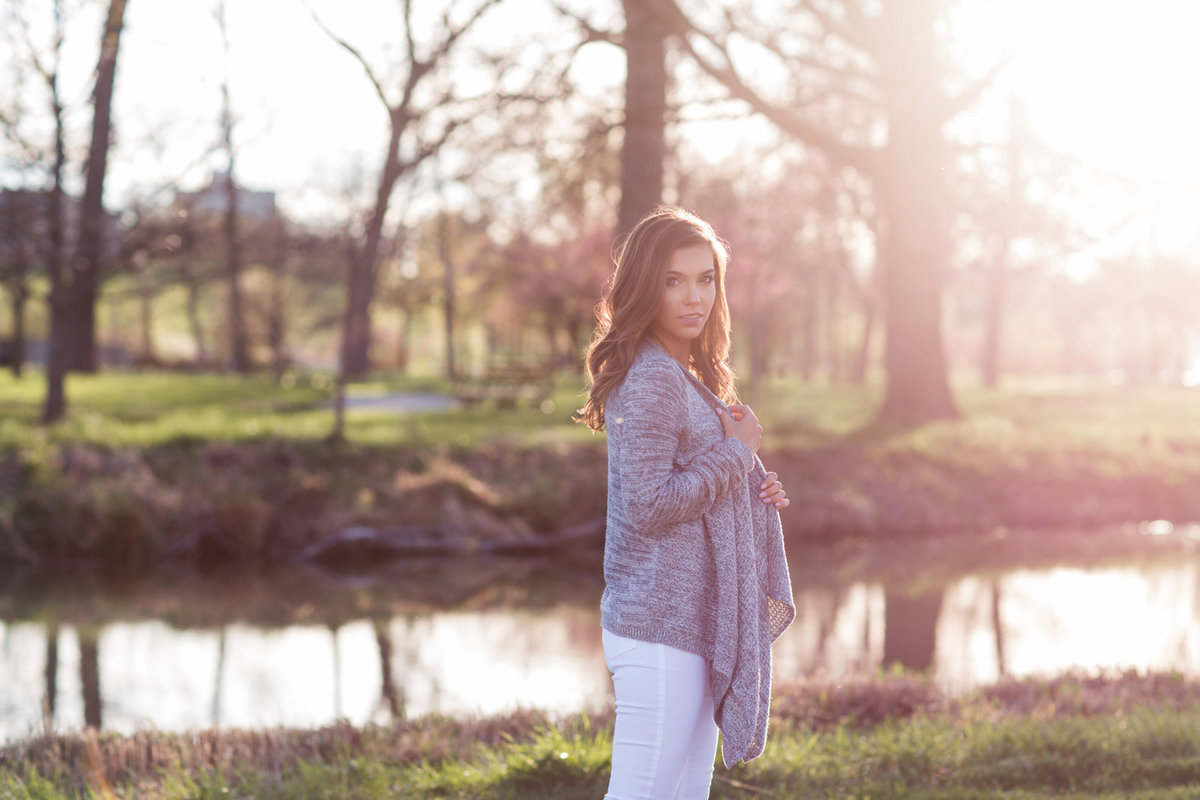 L Photographie high school senior photos spring Forest Park 31