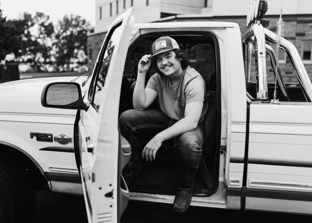 Senior Guy Pictures With Truck Minnesota