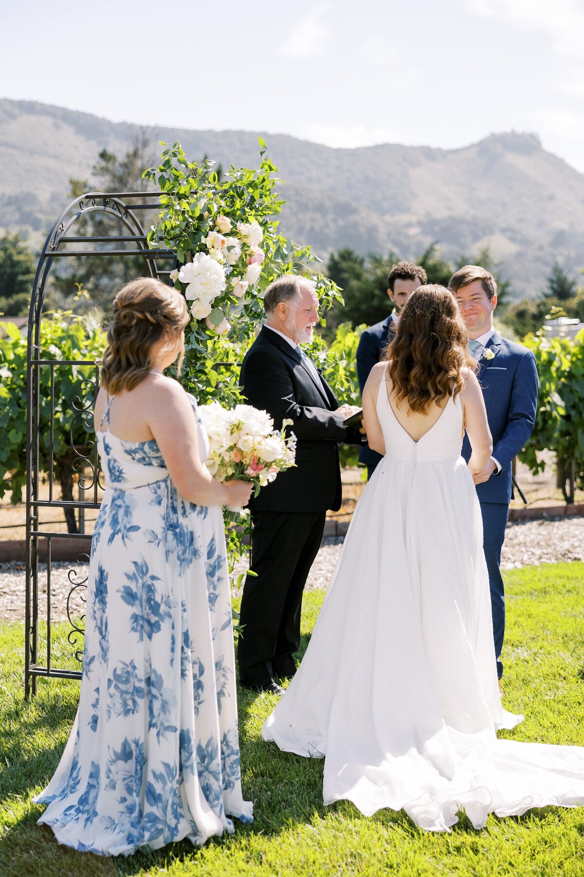 Folktale-Winery_Haley-Brendan_Hannah-Berglund-Photography_Sneaks-14