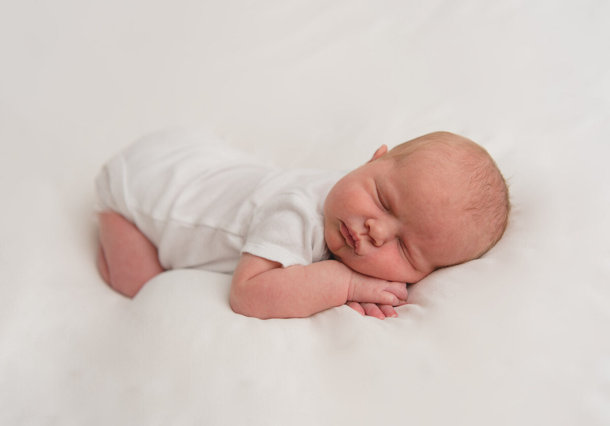 newborn-photo-shoot-fort-atkinson-wisconsin-studio-501.jpg