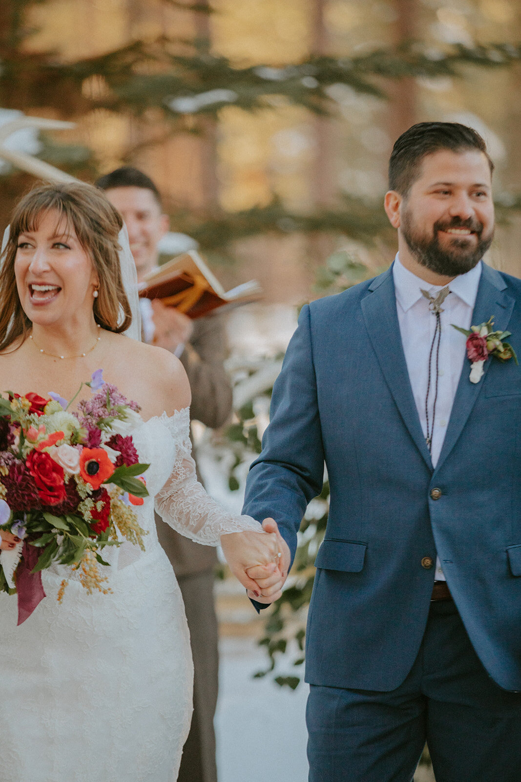 winter-snow-wedding-five-pine-lodge-oregon-venue-february-sun-colorful-western-chic-fur-blankets-candles04412