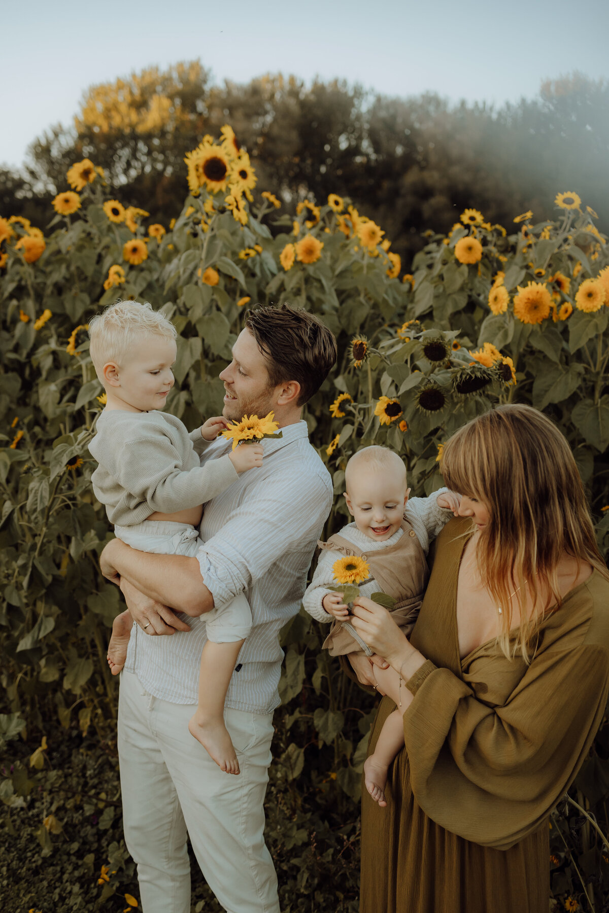 FamilyshootZonnebloemen (62 van 100)