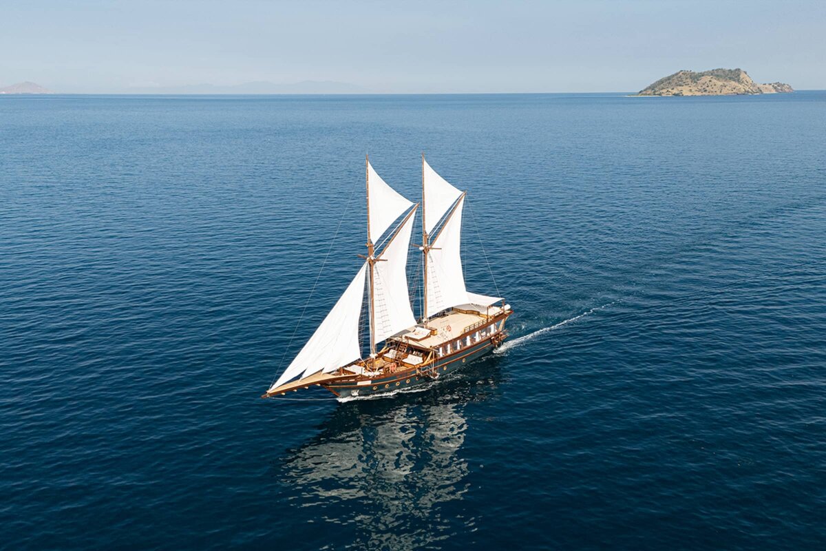 Sanya Luxury Yacht Charter Raja Ampat Exterior 2