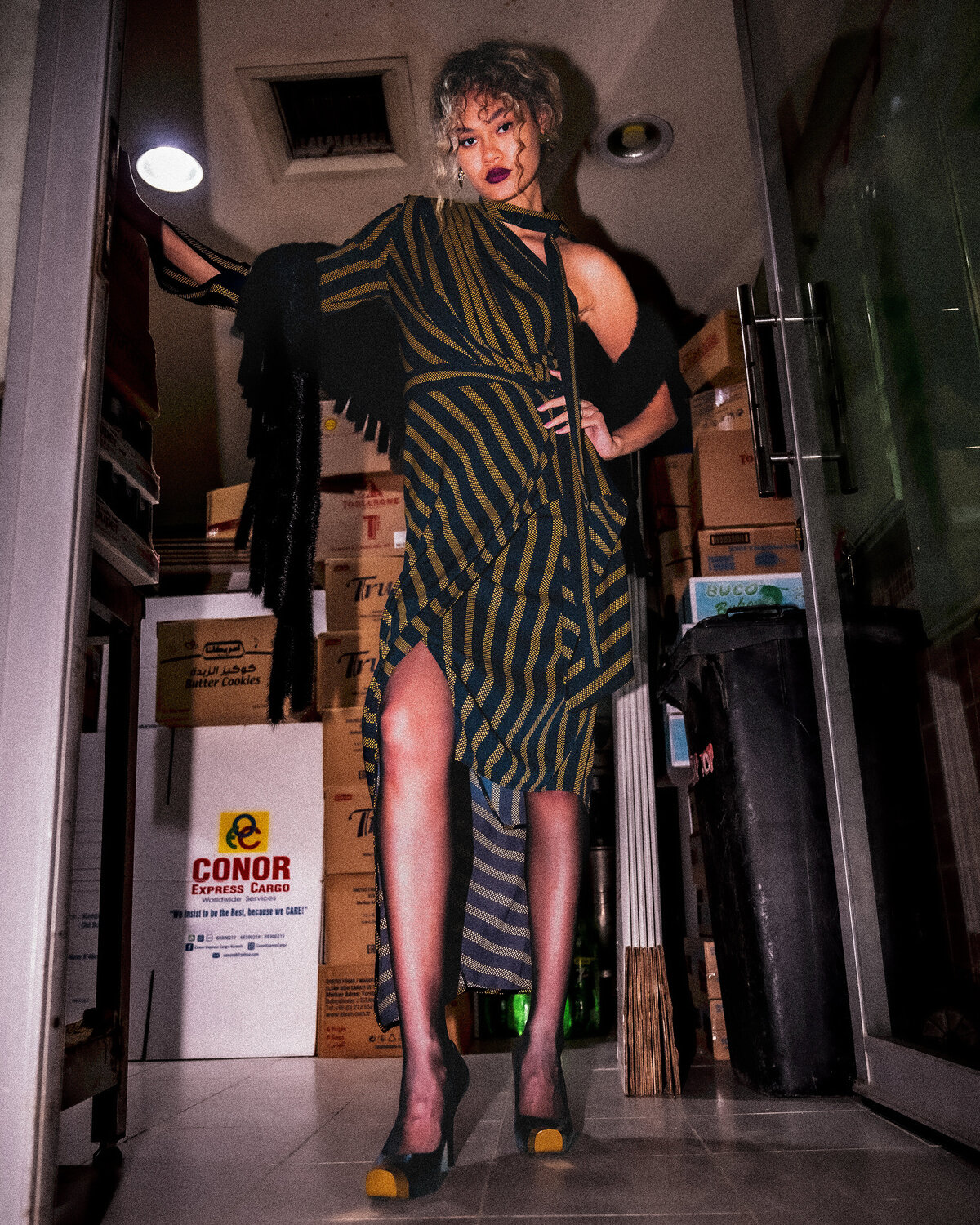 dark-elegant-style-photoshoot-fancy-clothes-rawan