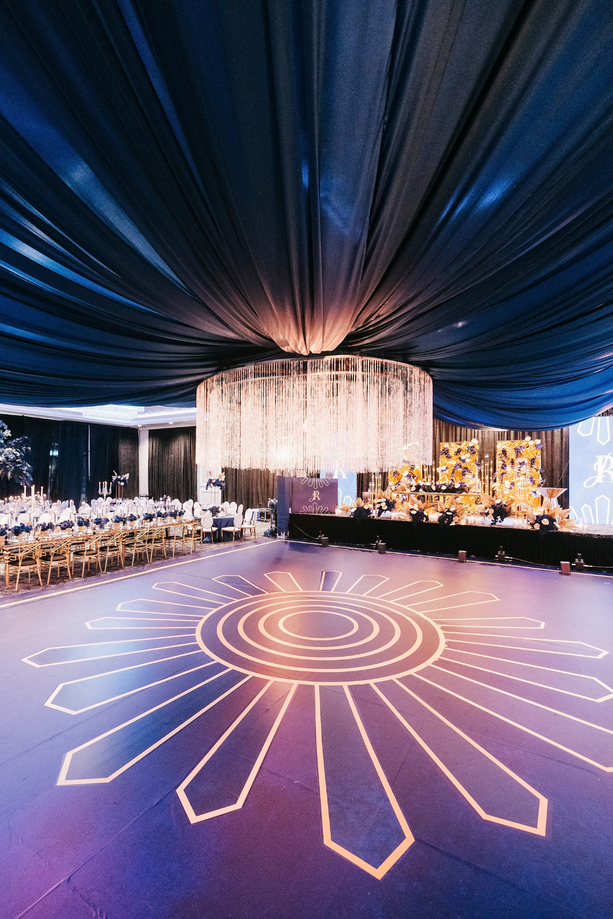 kavita-mohan-navy-gold-wedding-reception-art-deco-chandelier-dance-floor-vinyl