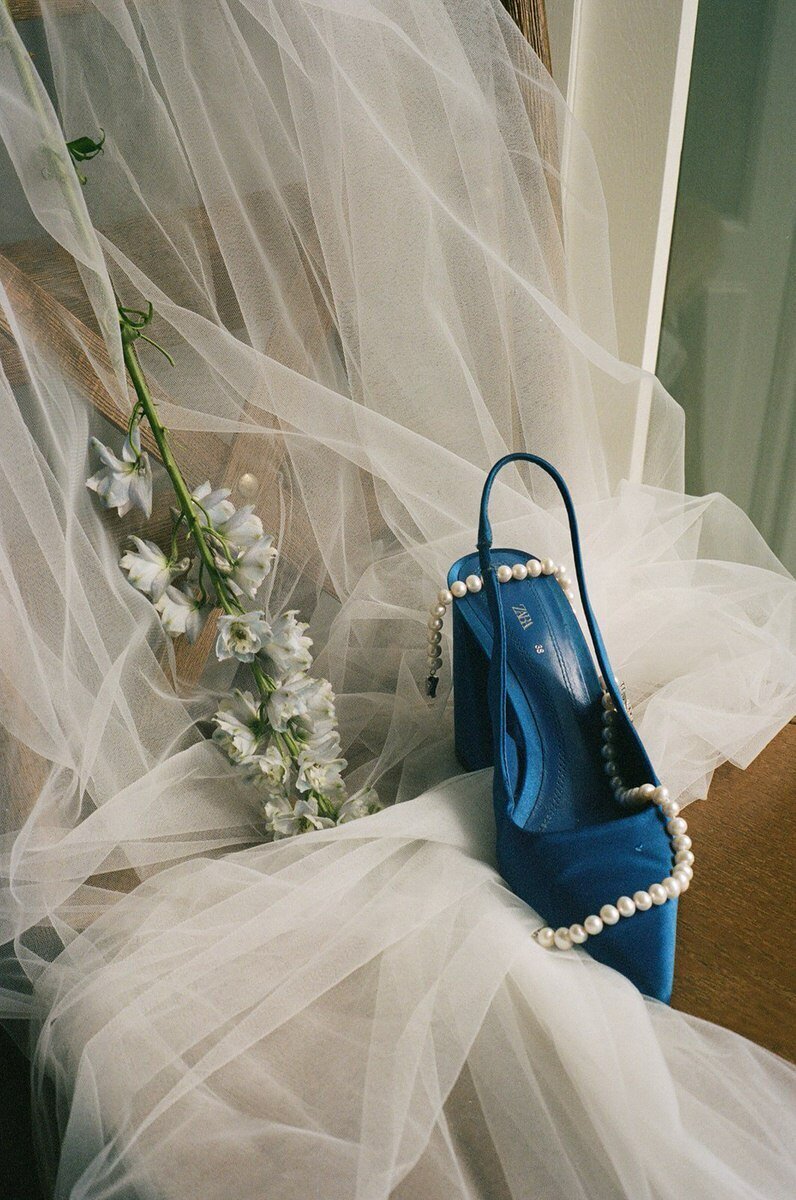 wedding-film-bridal-details-blue-heels-laurianevega
