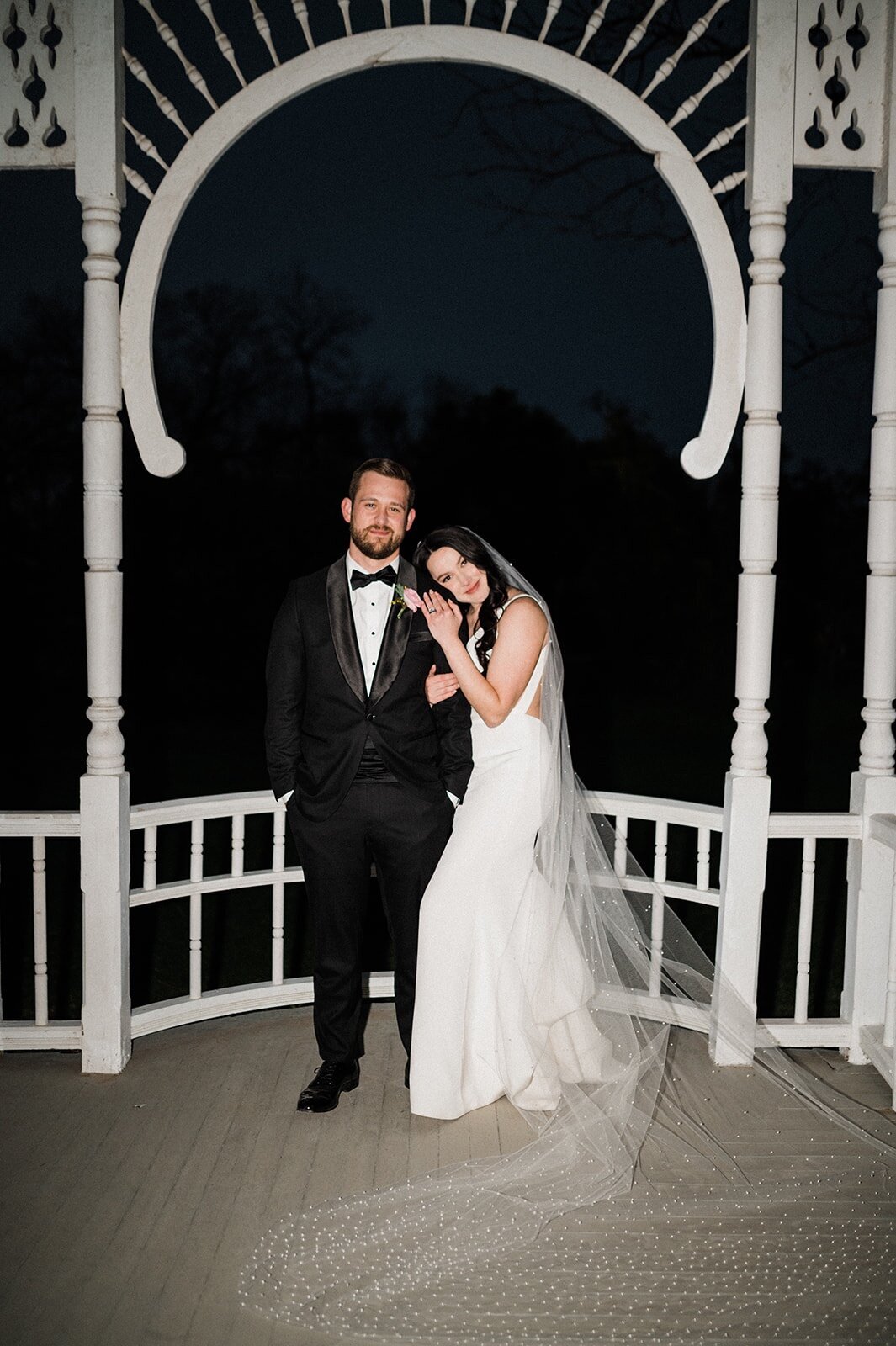 night-time-portaits-bride-groom-barr-mansion