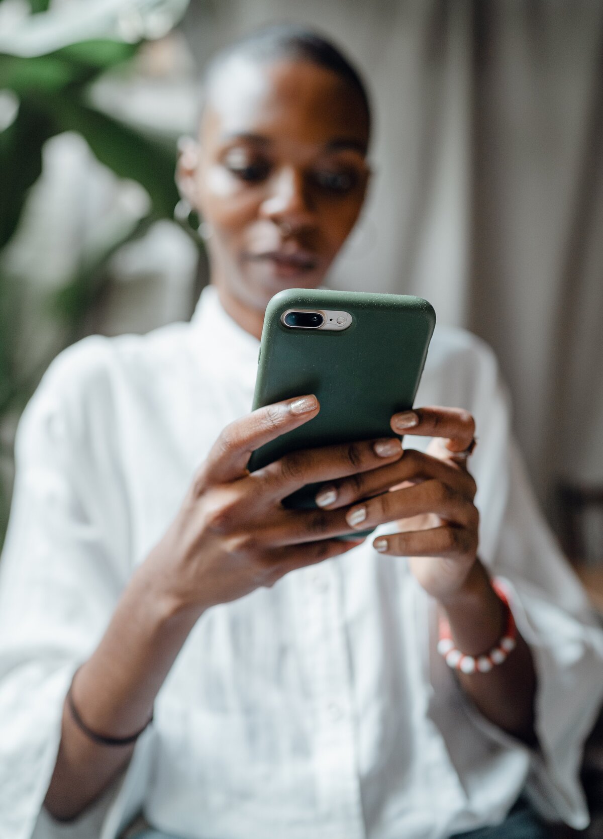 phone-pexels-ketut-subiyanto-4350099