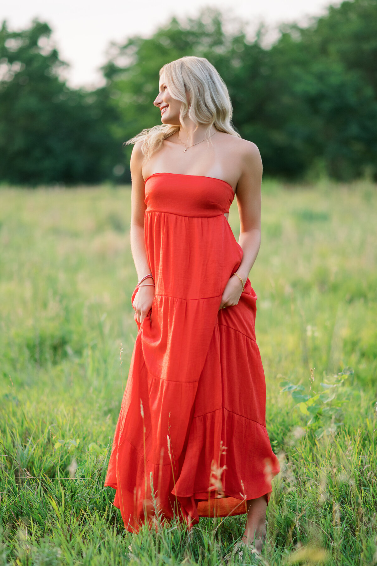 Kansas City Senior Pictures in a field