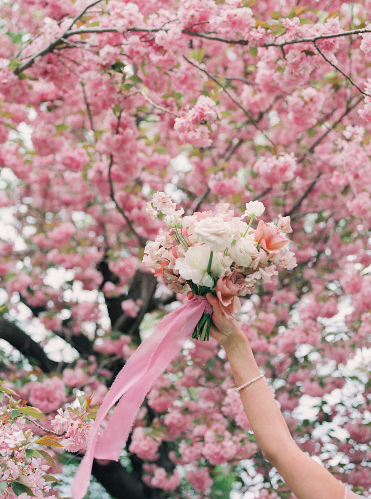 Callie + Derek Braun - Blessed Sacrament NYC - New York City - Stephanie Michelle Photography - @stephaniemichellephotog-228
